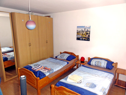 Schlafzimmer Ferienwohnung Ehrenstein Schlafzimmer zur Ferienwohnung Ehrenstein im Ferienhaus Thüringen in Ohrdruf